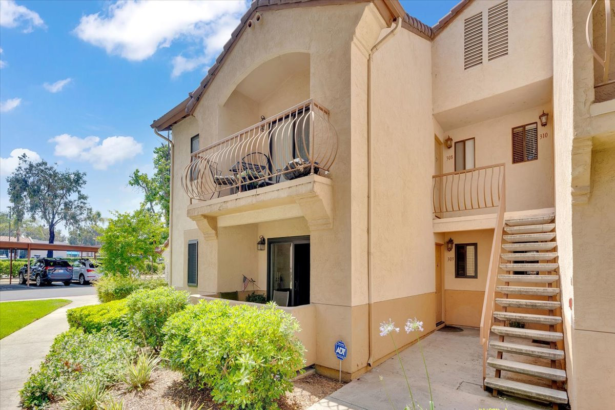 Rancho San Diego sold home — photo 2