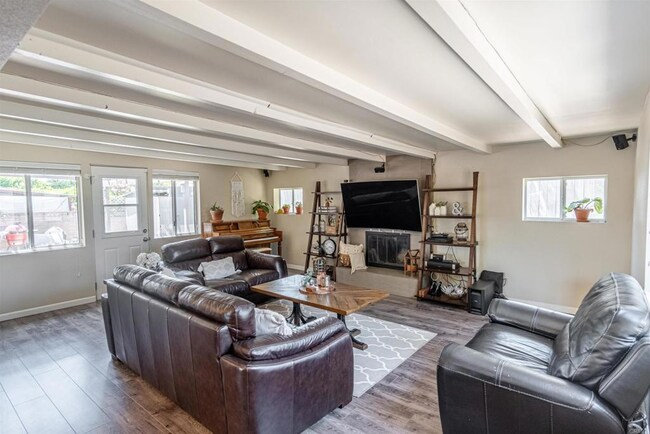 Santee sold home — photo 2