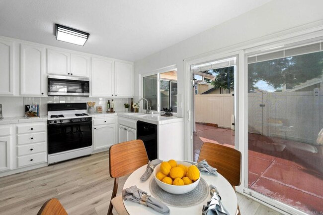 Spring Valley sold home — photo 2