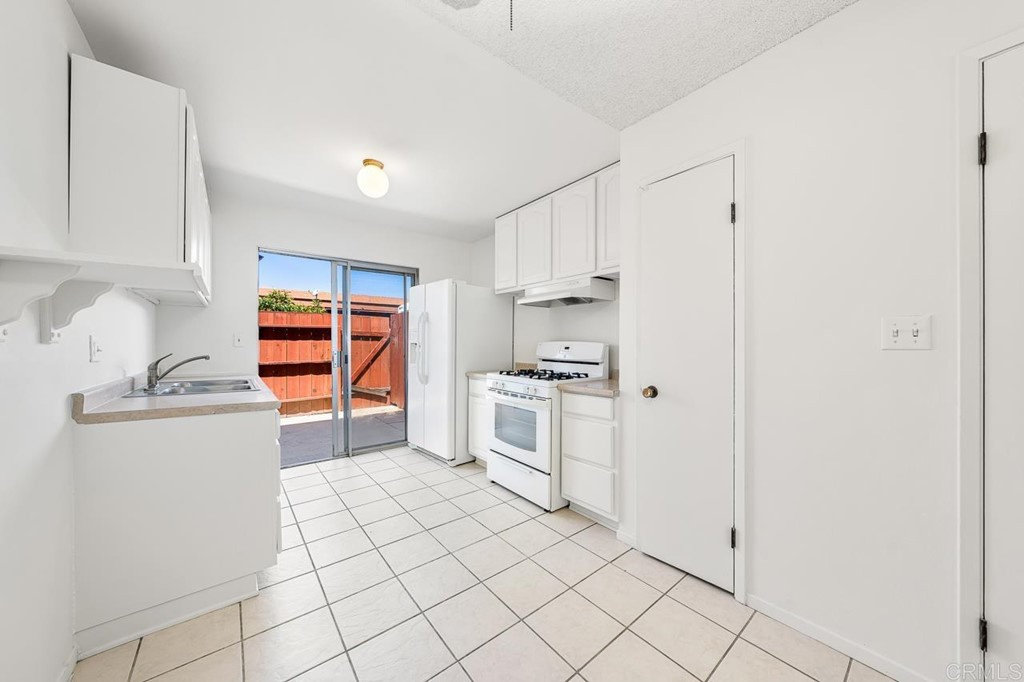 Lakeside sold home — photo 3