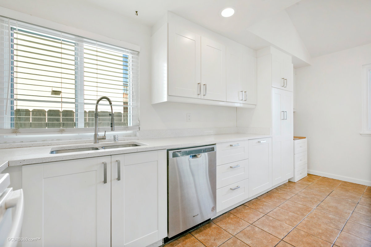 Lakeside sold home — photo 3