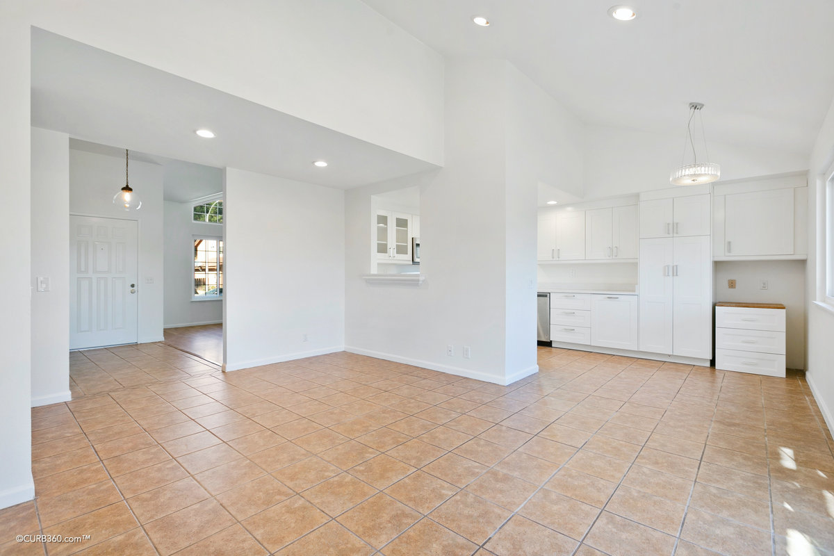 Lakeside sold home — photo 4